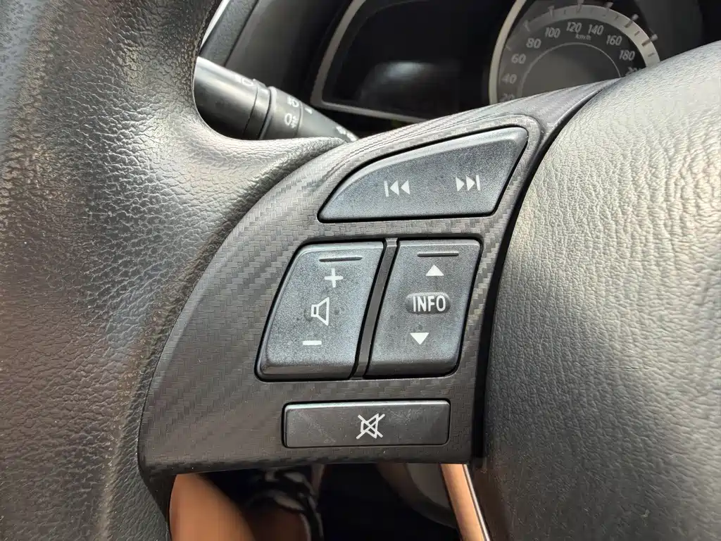 Mazda 3 Axela 2016 — фото 12
