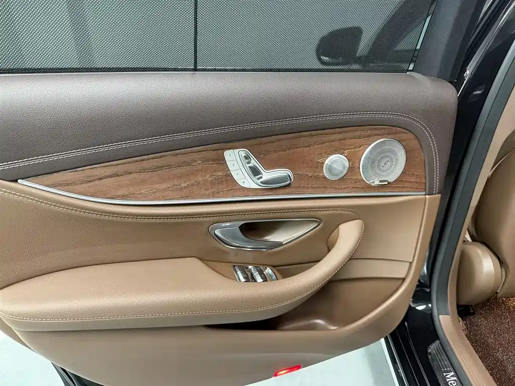 Mercedes-Benz E-Class 2023 — фото 17