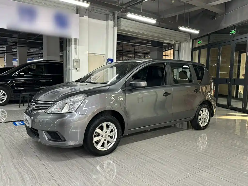Nissan Livina 2017 — фото 2