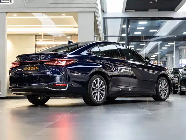 Lexus ES 2025