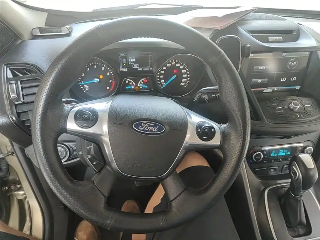 Ford Kuga 2016 — фото 11
