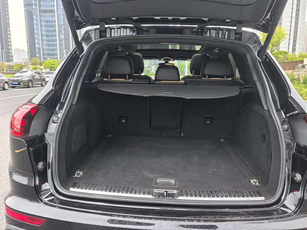 Porsche Cayenne 2016 — фото 12