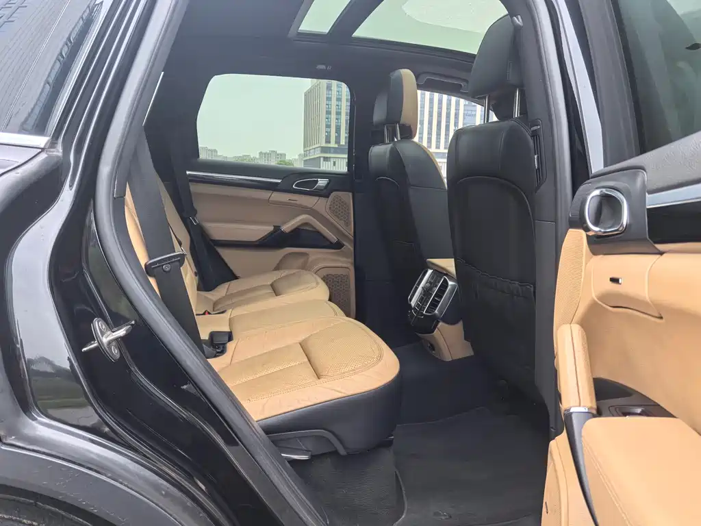 Porsche Cayenne 2016 — фото 13