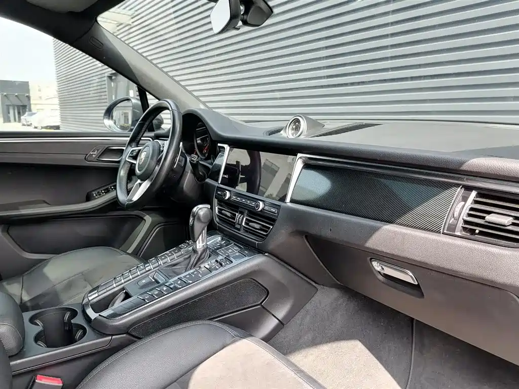 Porsche Macan 2019 — фото 16