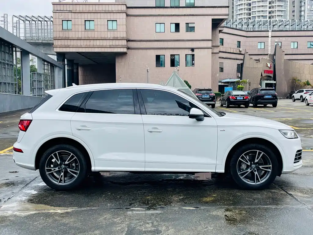 Audi Q5L 2019 — фото 30