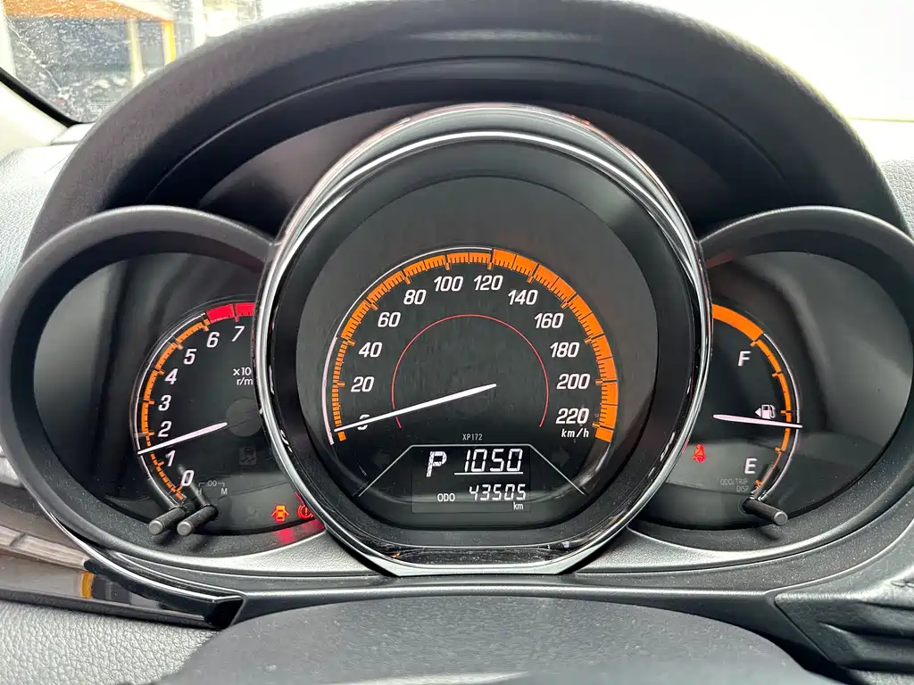 Toyota Yaris L 2023 — фото 9
