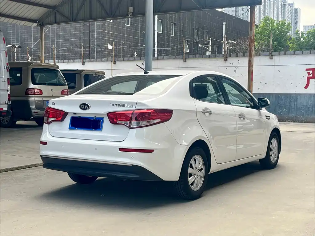Kia K2 2015 — фото 15