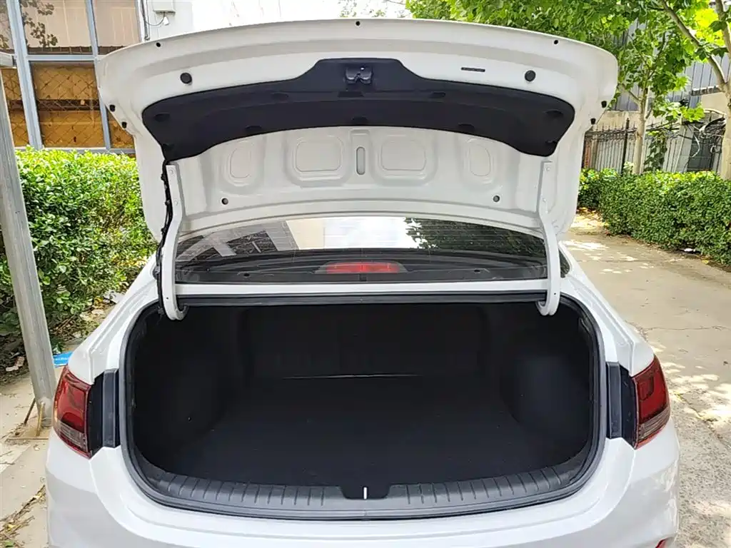 Hyundai Elantra 2021 — фото 19