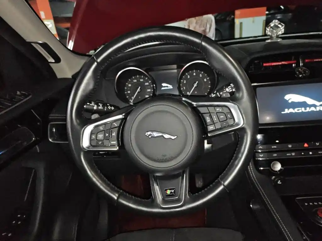 Jaguar F-PACE 2017 — фото 3