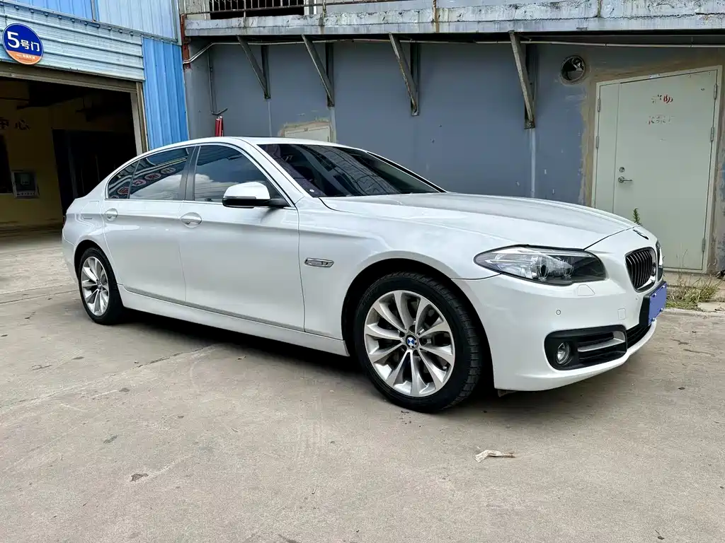 BMW 5 Series 2017 — фото 3
