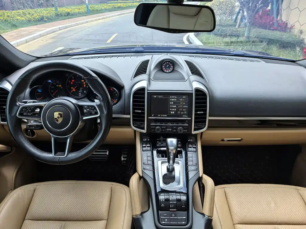 Porsche Cayenne 2016 — фото 15