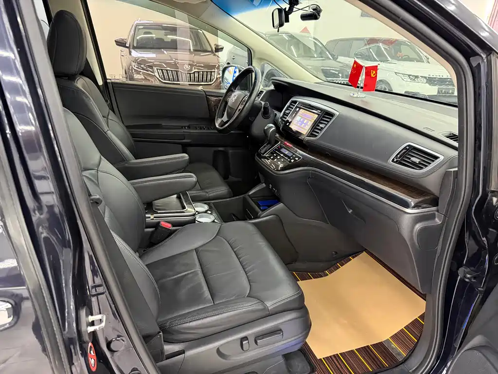 Honda Odyssey 2015 — фото 8