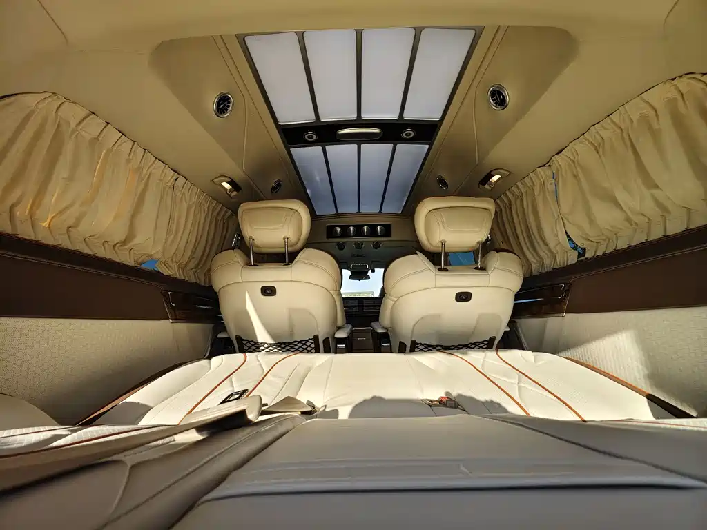 Mercedes-Benz V-Class 2020 — фото 16