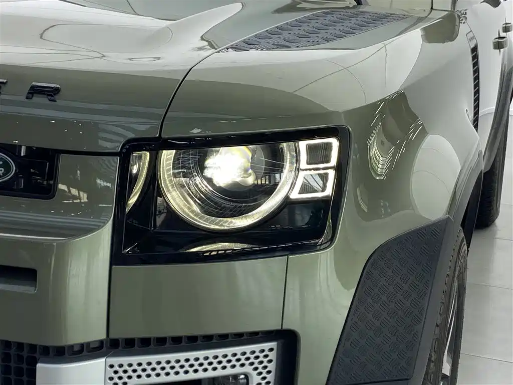 Land Rover Defender 2025 — фото 11