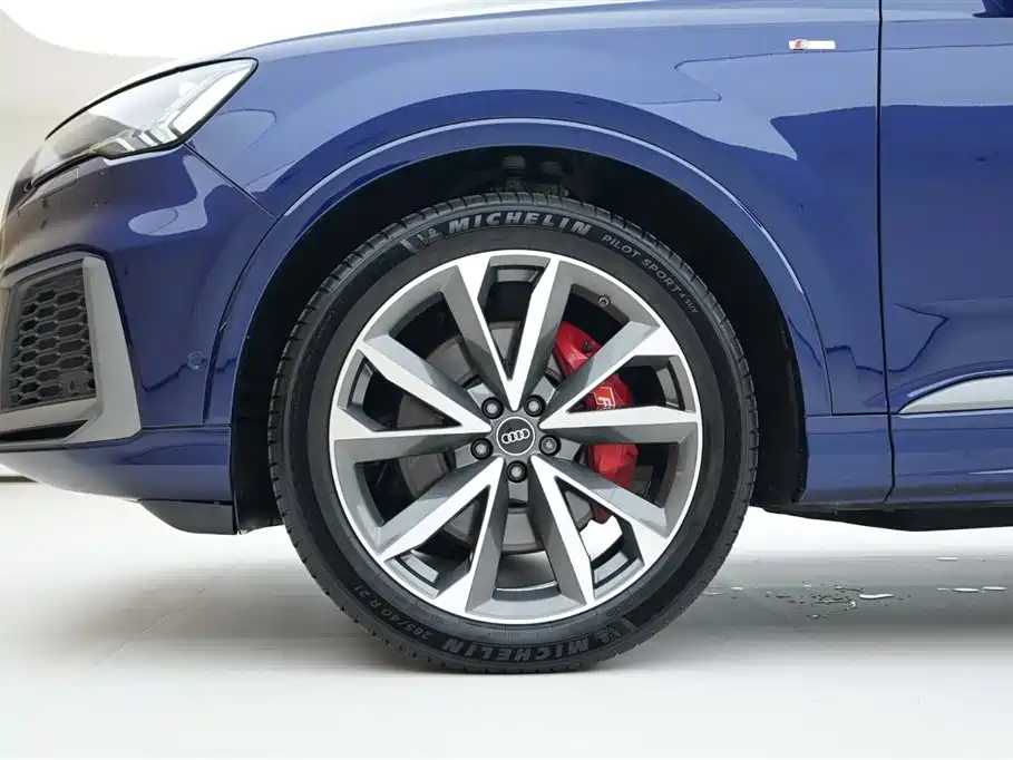 Audi Q7 2021 — фото 16