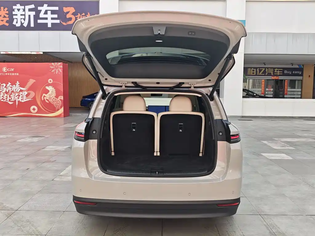 Li Auto i8 2025 — фото 13