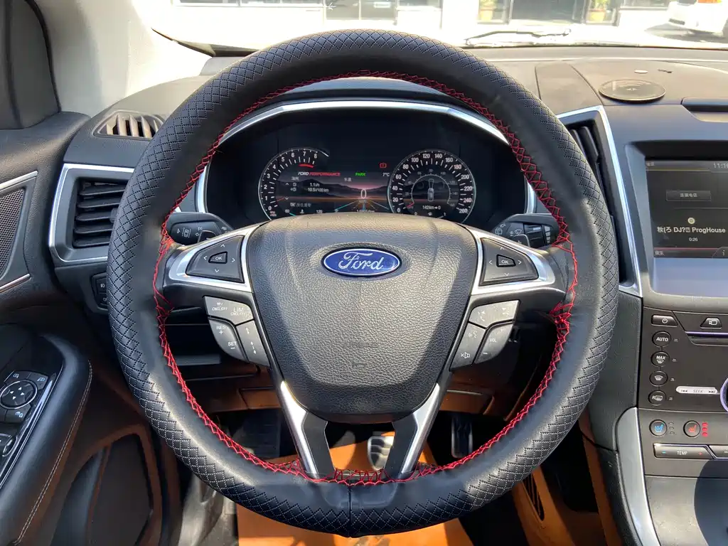 Ford Edge 2016 — фото 12