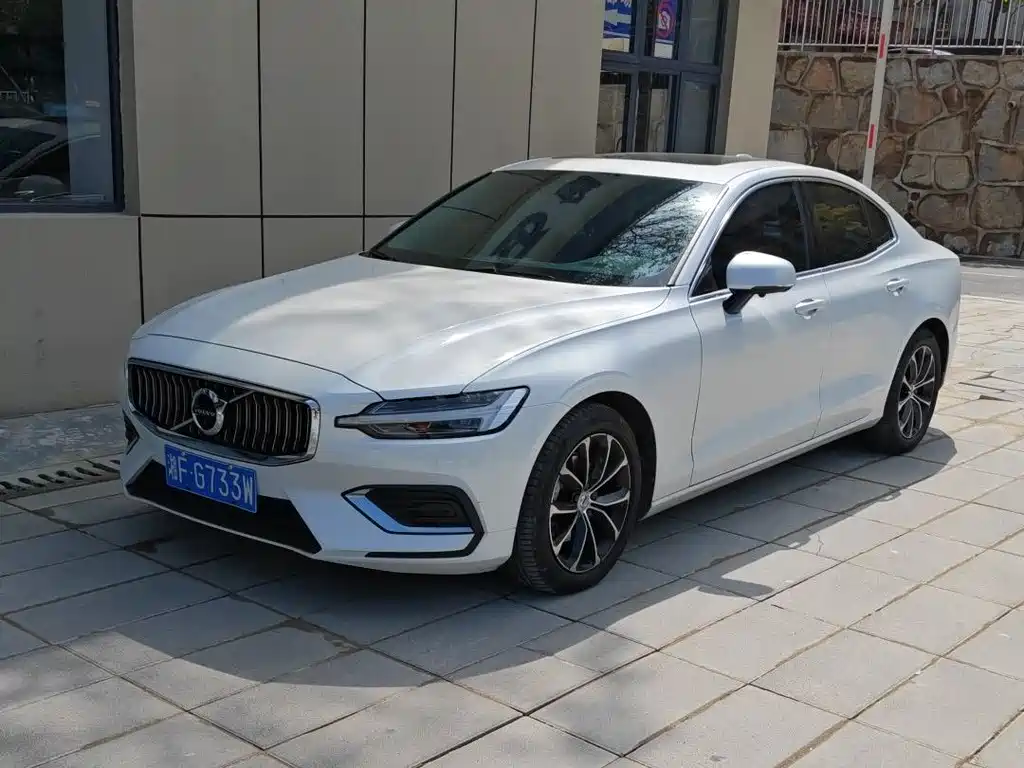 Volvo S60 2021 — фото 1