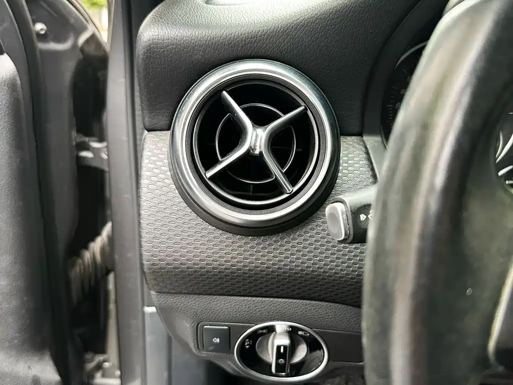 Mercedes-Benz A-Class 2016 — фото 11