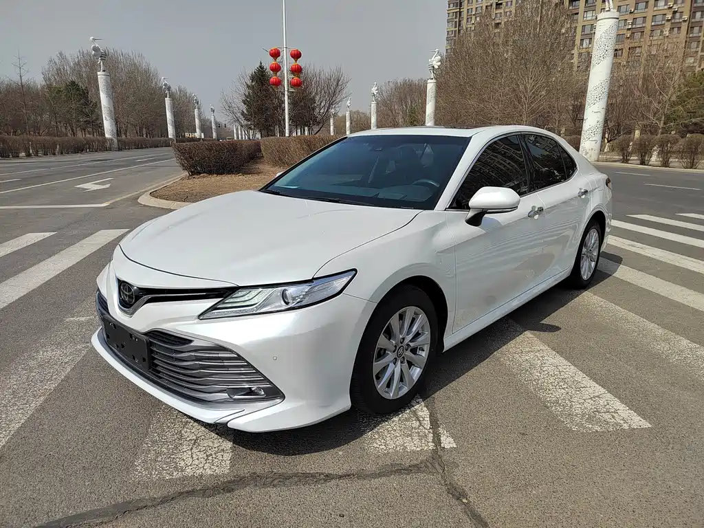 Toyota Camry 2020 — фото 1