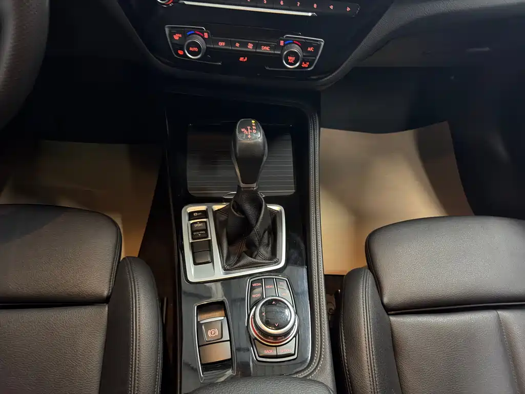BMW 1 Series 2018 — фото 15