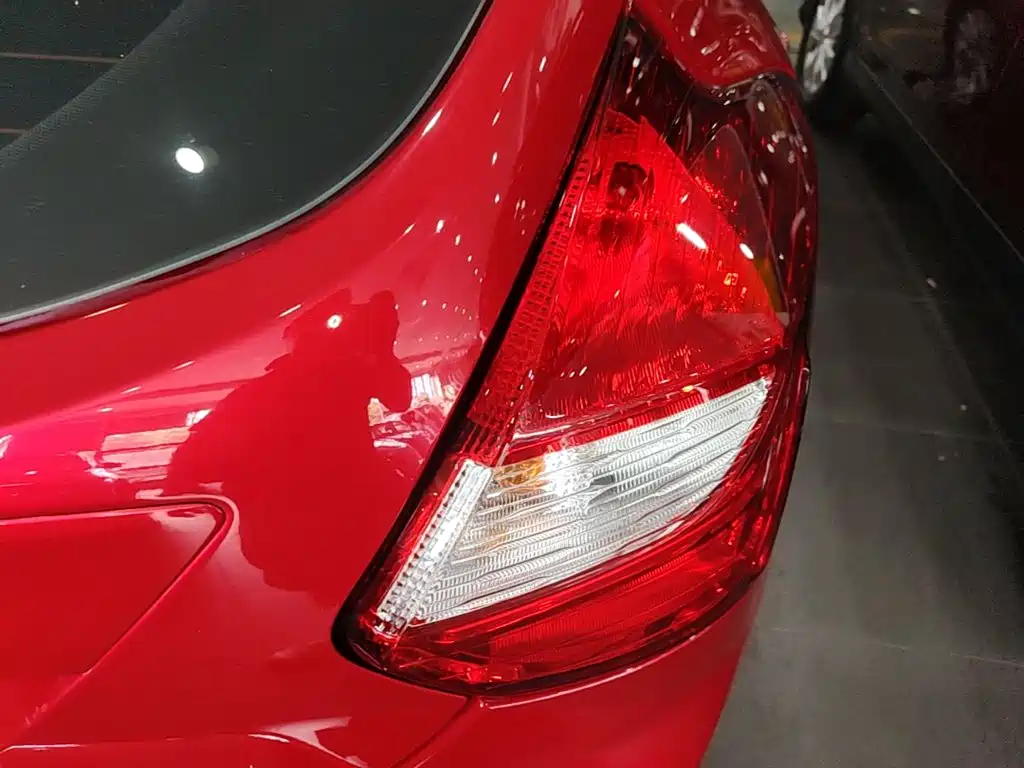 Ford Focus 2015 — фото 8