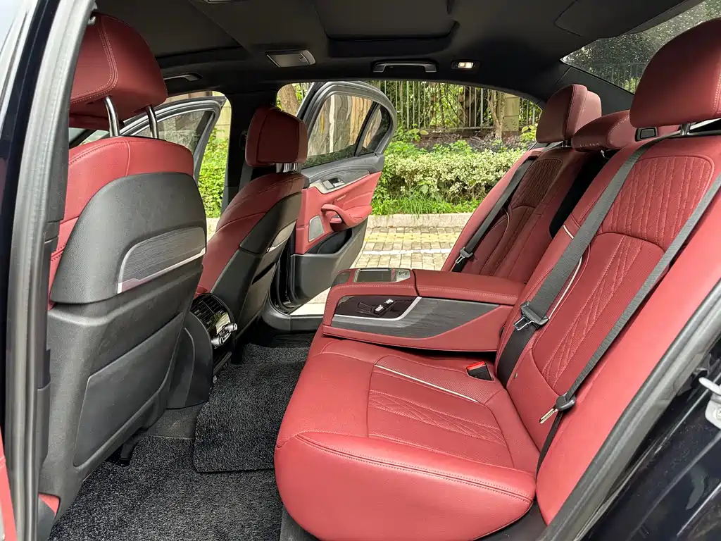 BMW 5 Series 2022 — фото 16