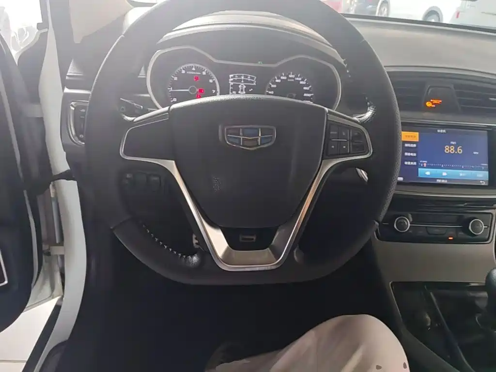 Geely Emgrand GS 2017 — фото 11