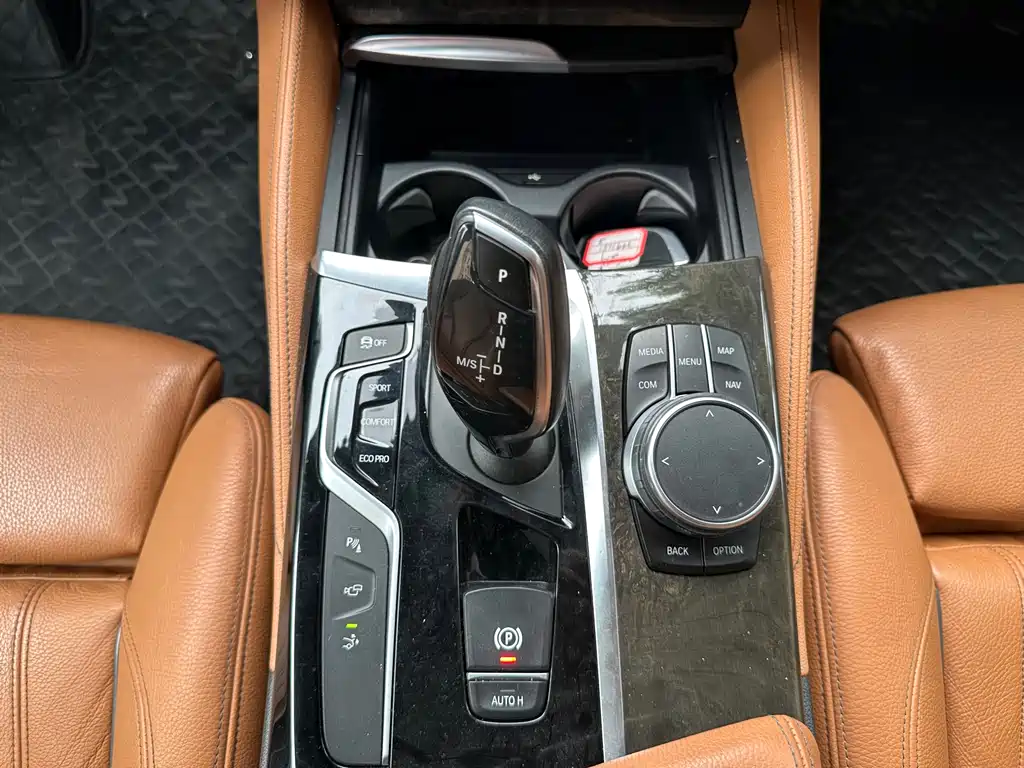 BMW 6 Series GT 2018 — фото 30