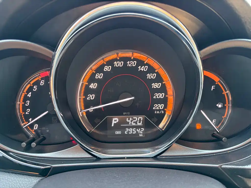Toyota Yaris L 2022 — фото 13