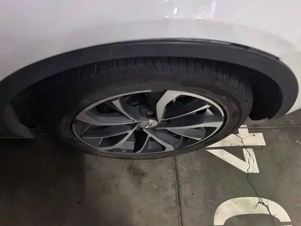 Geely Emgrand GS 2021