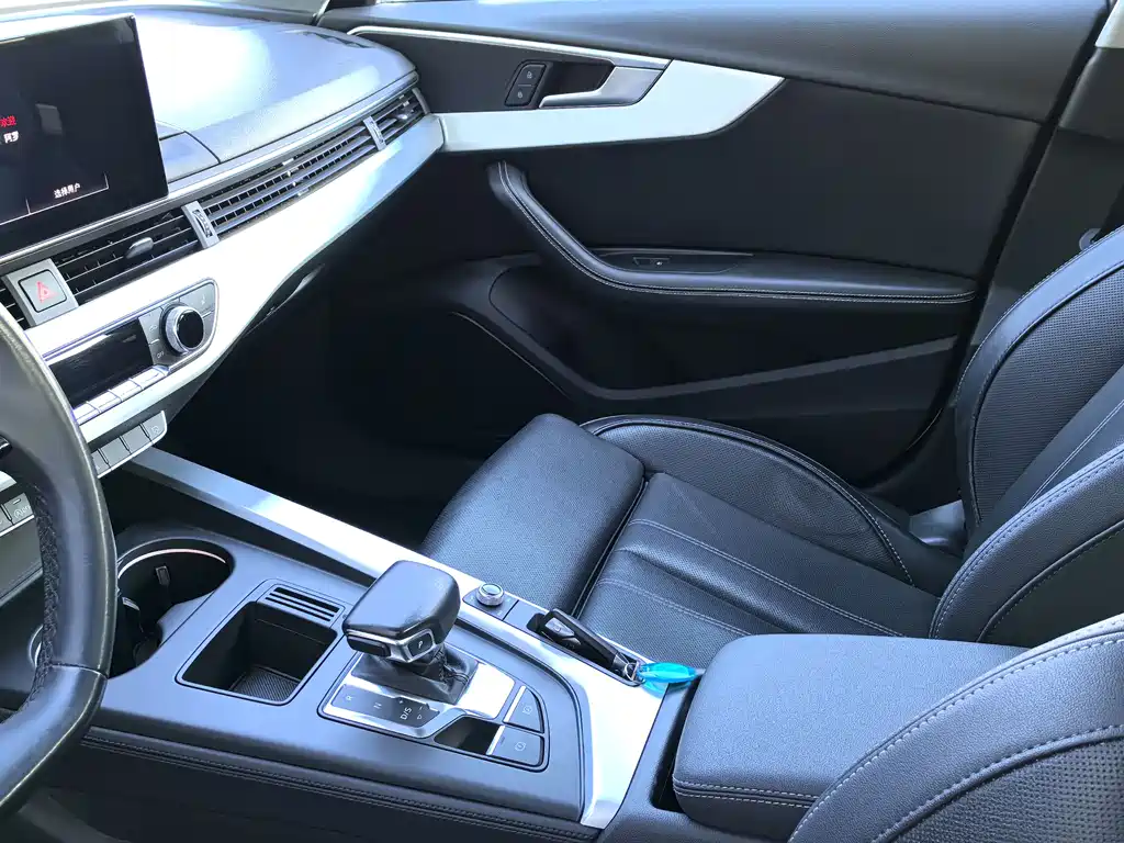 Audi A4L 2023 — фото 13