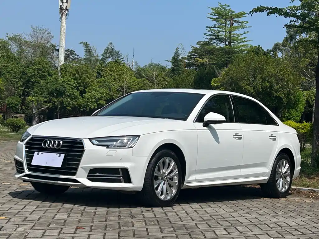 Audi A4L 2020 — фото 1