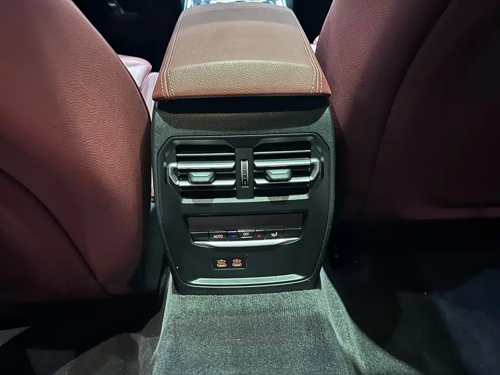 BMW 3 Series 2025 — фото 16
