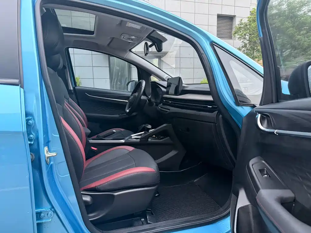 Geely Vision X3 2022 — фото 11