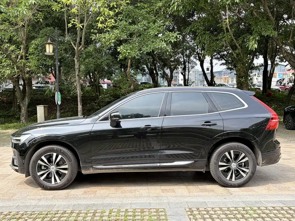 Volvo XC60 2022 — фото 10