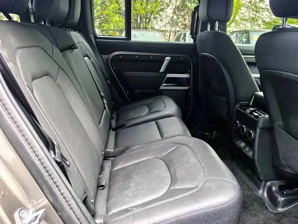 Land Rover Defender 2024 — фото 12