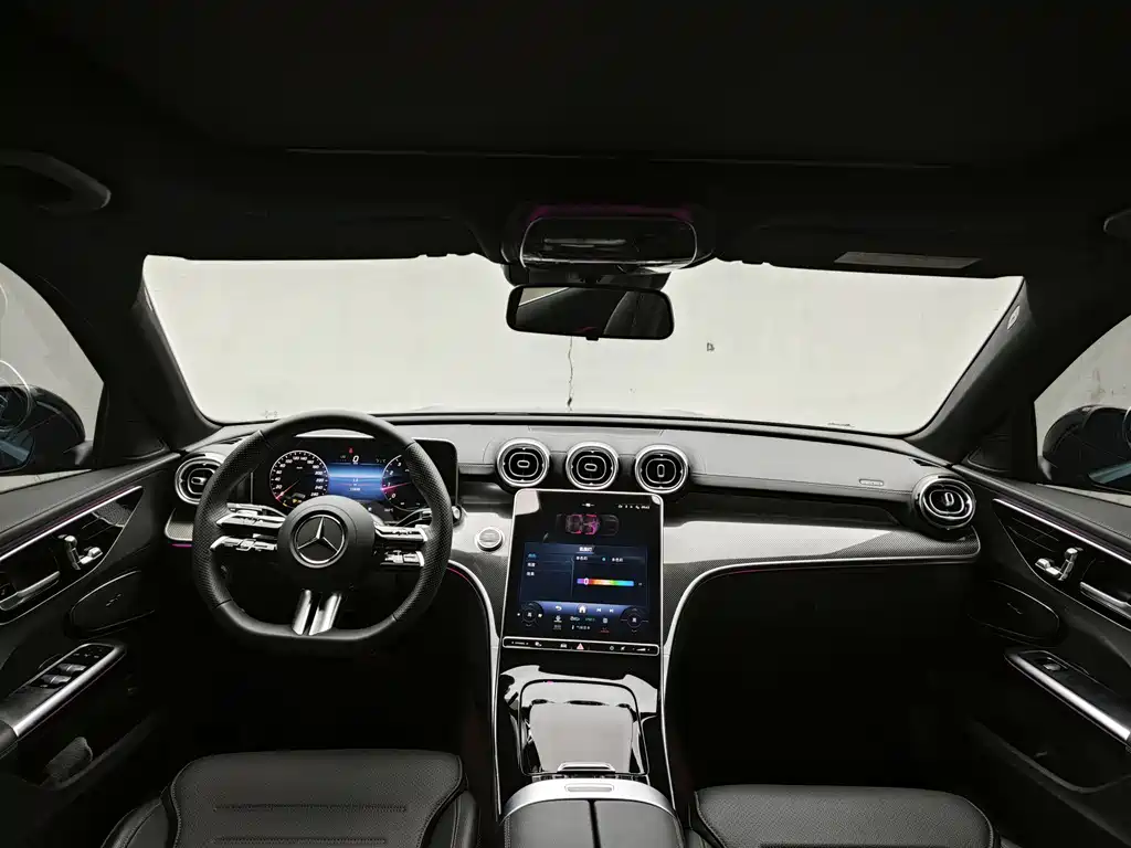 Mercedes-Benz C-Class 2024 — фото 11