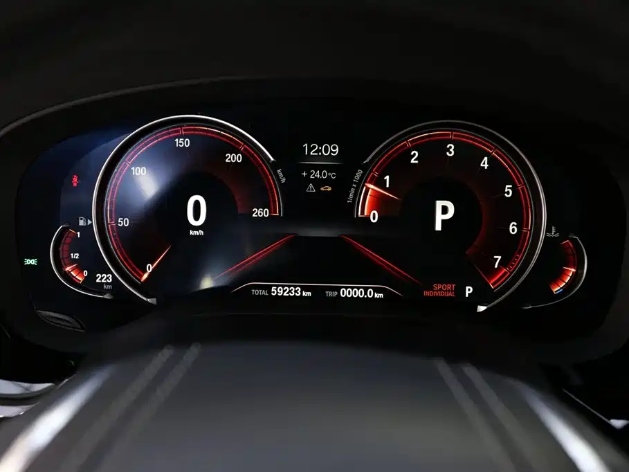 BMW 5 Series 2018 — фото 14