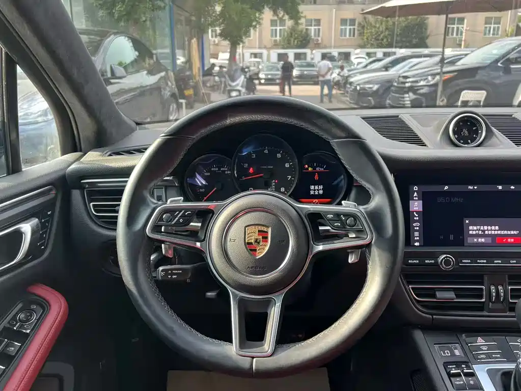 Porsche Macan 2021 — фото 16