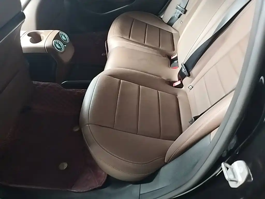 Mercedes-Benz E-Class 2019 — фото 17