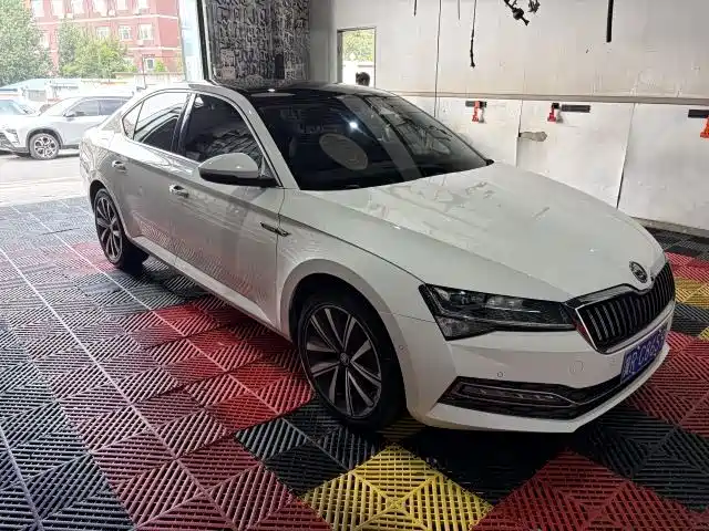Skoda Superb 2022 — фото 3
