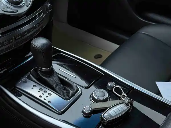 Infiniti Q70 2016