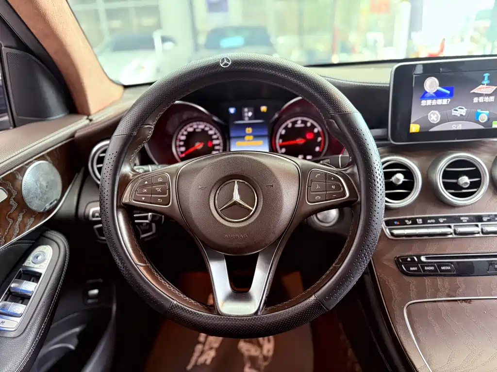 Mercedes-Benz GLC 2017 — фото 11