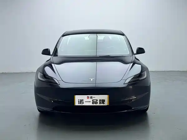 Tesla Model 3 2024