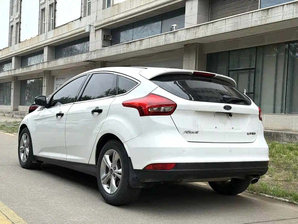 Ford Focus 2015 — фото 4