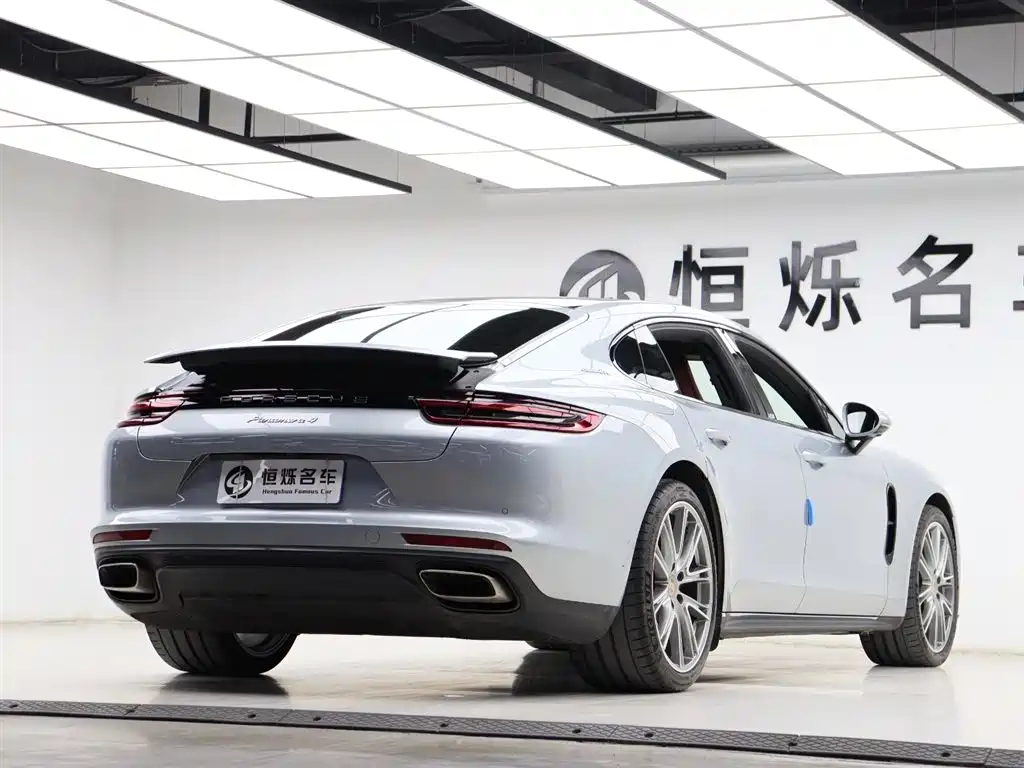 Porsche Panamera 2020 — фото 30