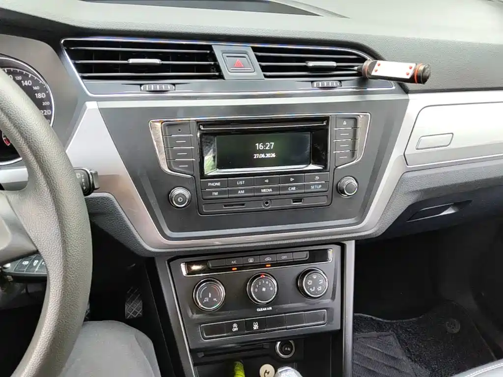 Volkswagen Touran 2019 — фото 13