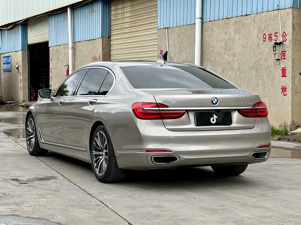 BMW 7 Series 2017 — фото 7