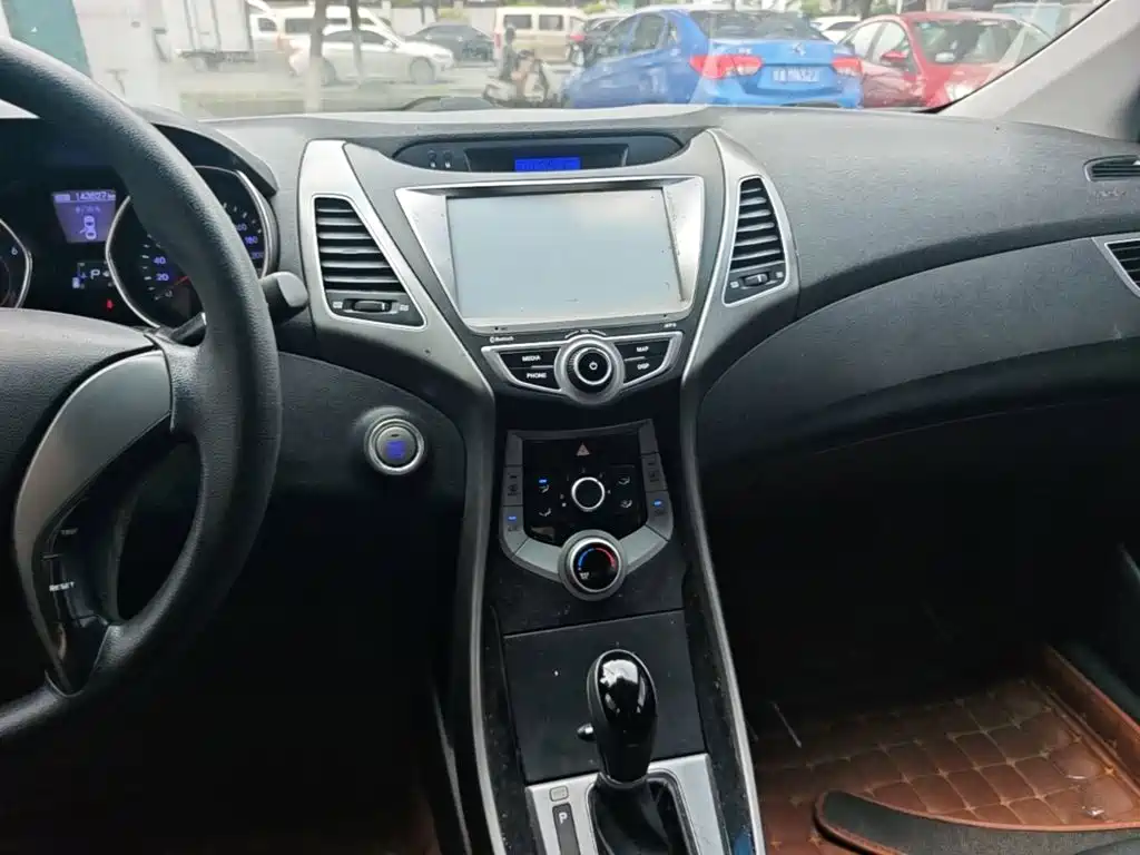 Hyundai Elantra Langdong 2015 — фото 13
